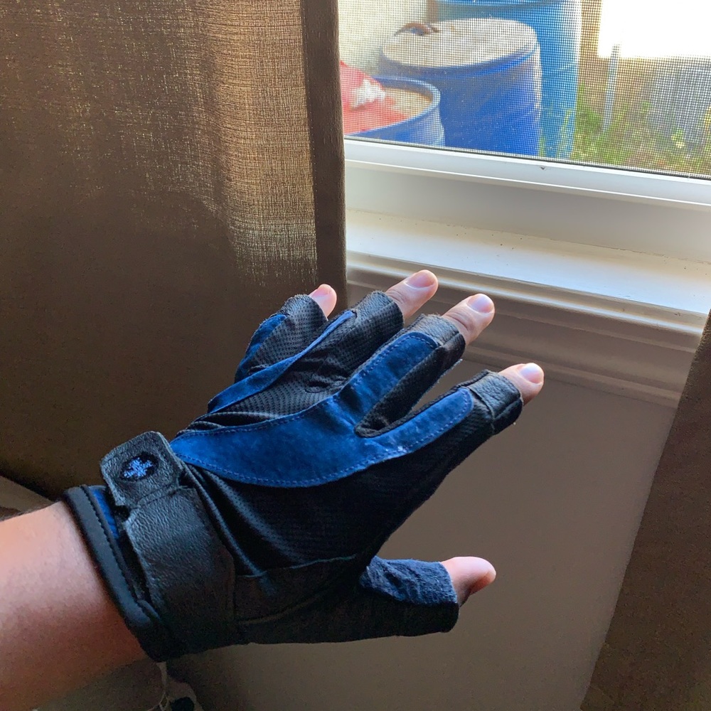 Weight lifting gloves